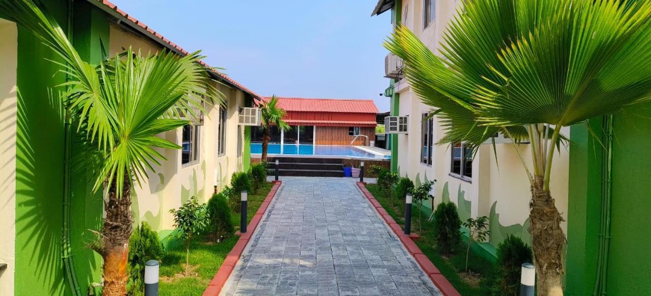 New Mouchak Hotel & Resorts Tajpur Exterior photo
